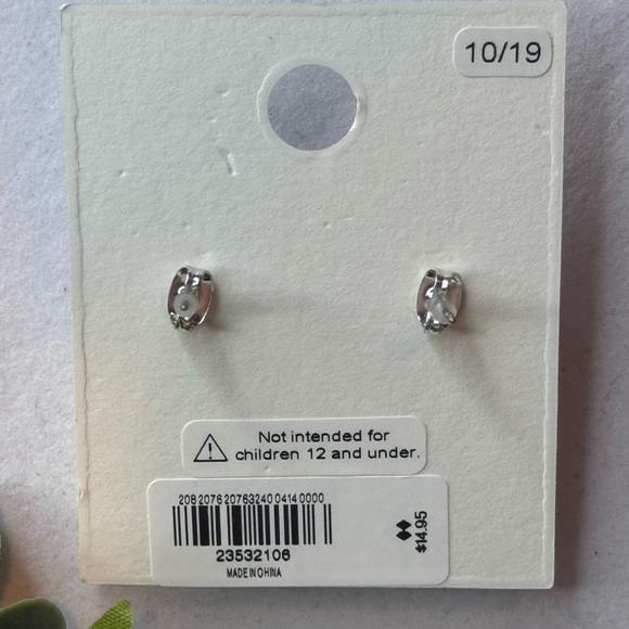 EXPRESS Silver Tone Emerald Cut Stud Earrings - Picture 5 of 6